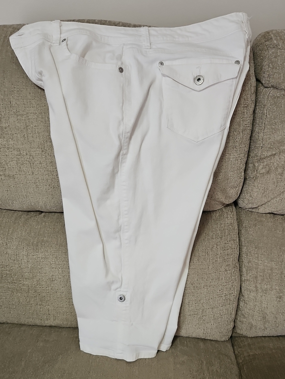 Style & Co. White Women's Capris with Button-Flap Pocket